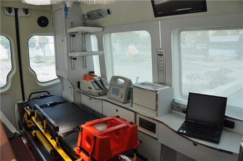 隆回县救护车内部